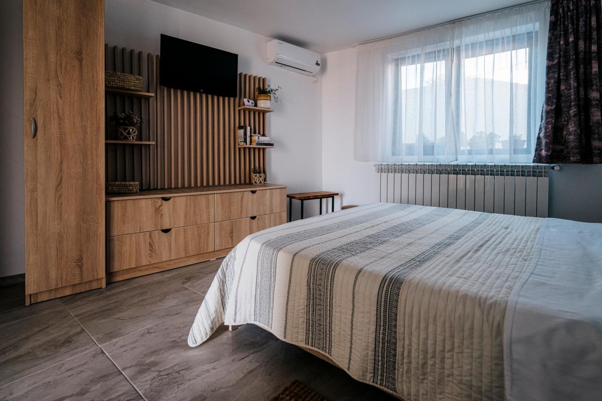 Spacious Studio Near Lake Нэводари Экстерьер фото